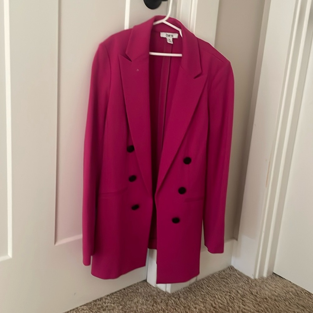 Women’s hot pink blazer.